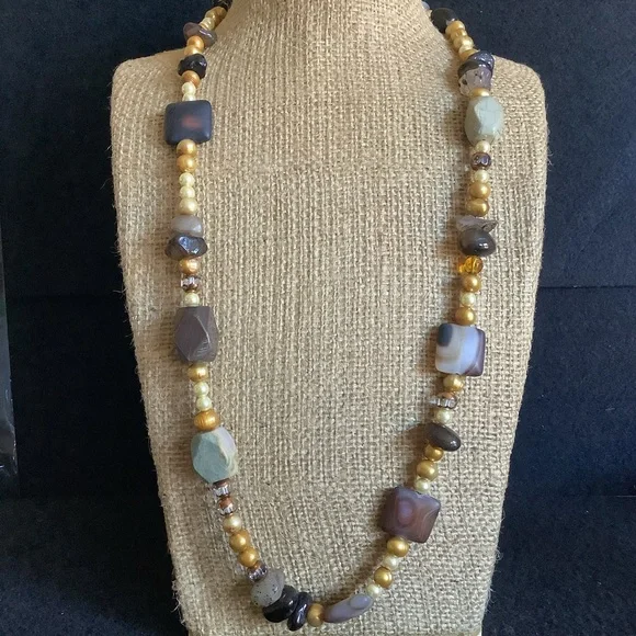 Genuine freshwater pearl & quartz necklace. - Picture 2 of 9